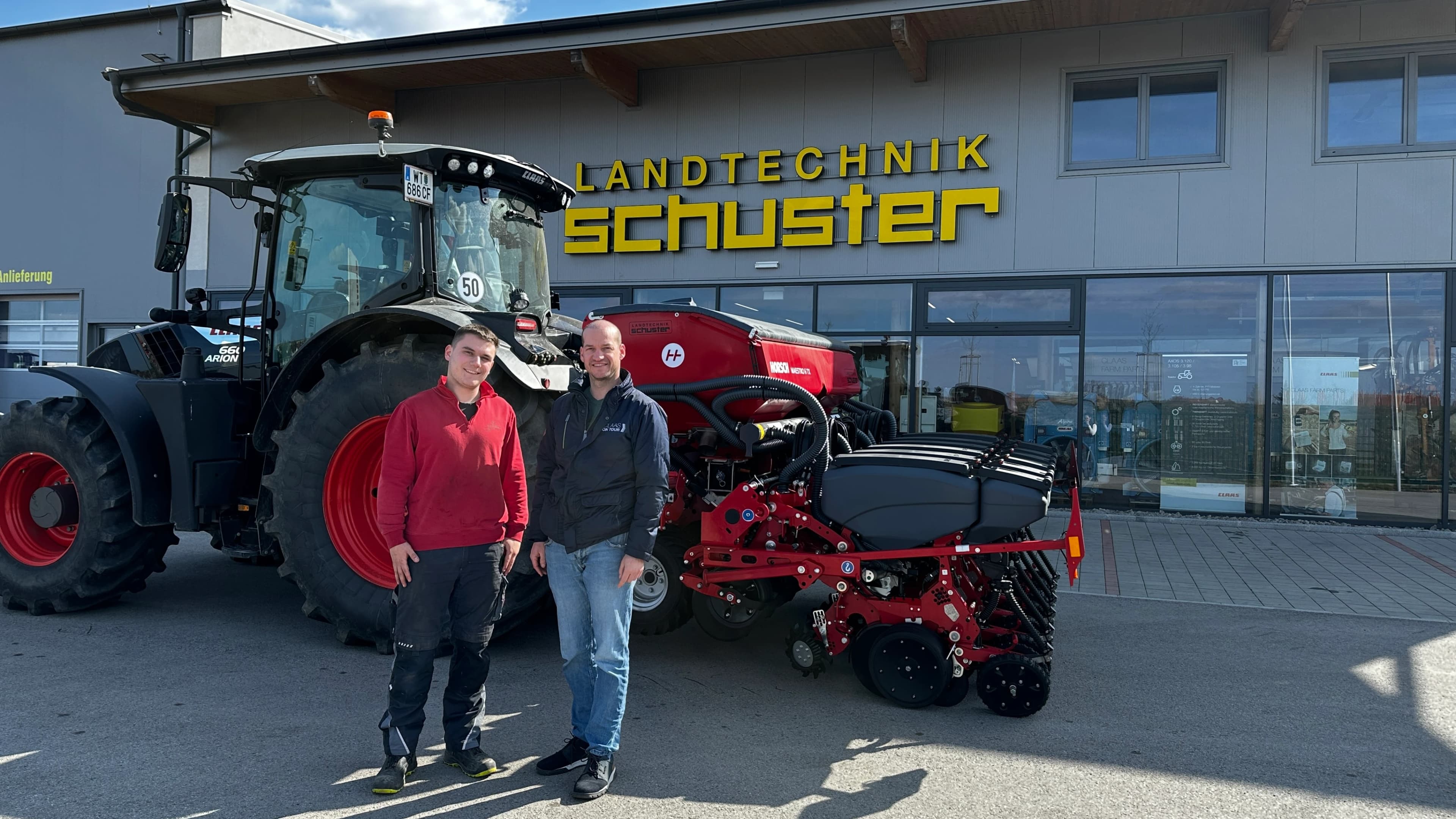Die Übergabe von der neuen Horsch Maestro an Gutkas KG, bei Landtechnik Schuster