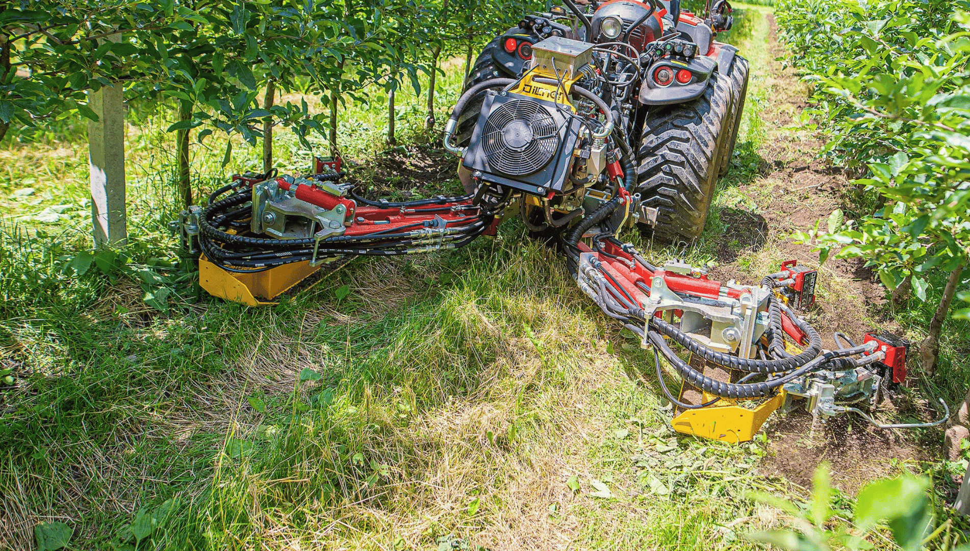 Landtechnik Schuster präsentiert den Ilmer Geräteträger mit Krümler und Fadenmäher